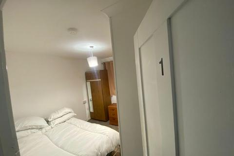 4 bedroom semi-detached house to rent, Penygraig Road, Townhill SA1