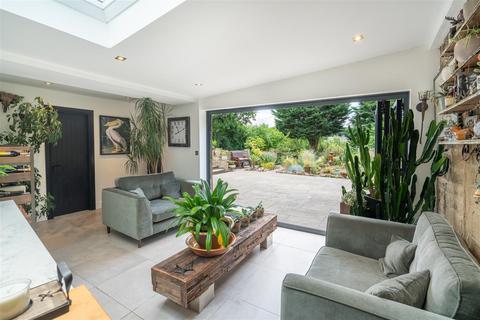 undefined, Woodlands Drive, Bradford BD10