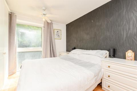 19 Croftside, Vigo, Gravesend, DA13 0SH