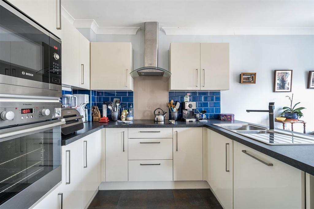 Kitchen h.jpg