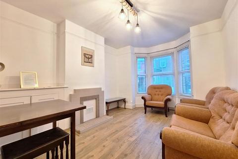 4 bedroom terraced house to rent, De Beauvoir