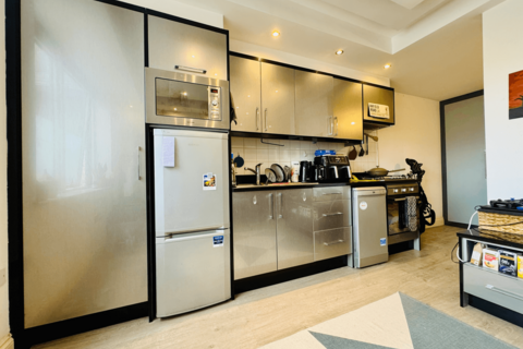 Studio to rent, St. Johns Road, Isleworth, TW7
