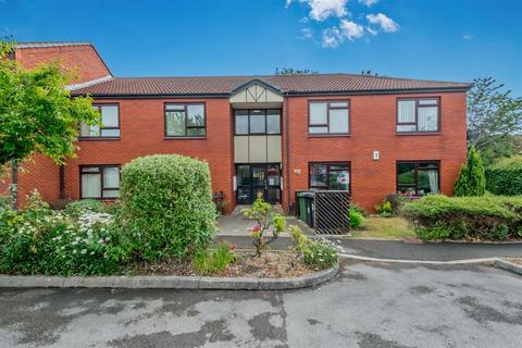 2 bedroom flat for sale, Lynwood Garth, Wortley, Leeds