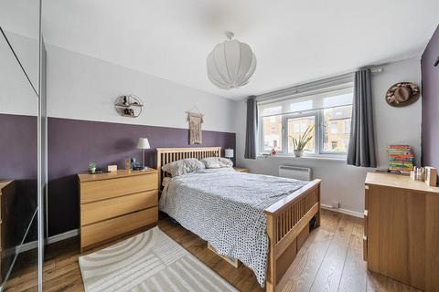 2 bedroom flat for sale, Faversham Road, London, SE6 4XE