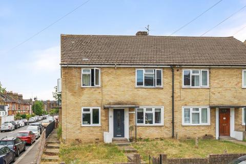 2 bedroom flat for sale, Faversham Road, London, SE6 4XE