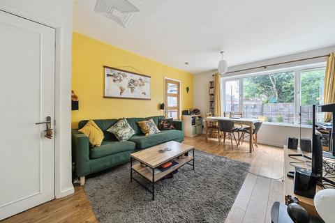 2 bedroom flat for sale, Faversham Road, London, SE6 4XE