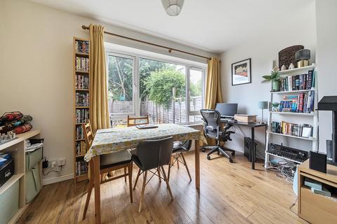 2 bedroom flat for sale, Faversham Road, London, SE6 4XE
