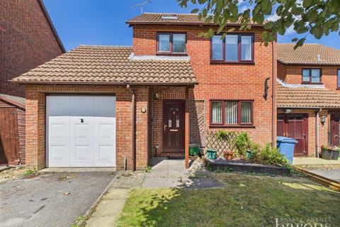 2 Hereford Close, Odiham, Hook, RG29 1PF