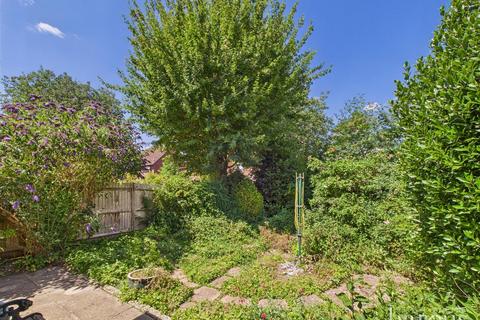 2 Hereford Close, Odiham, Hook, RG29 1PF