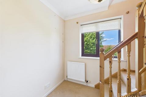 2 Hereford Close, Odiham, Hook, RG29 1PF