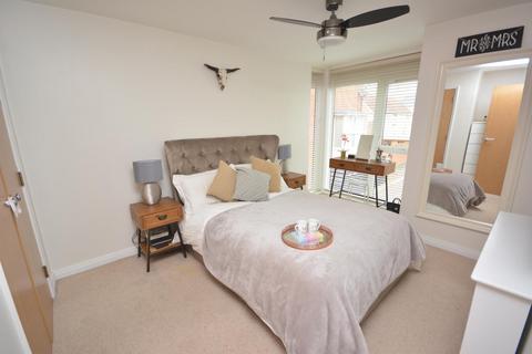 2 bedroom apartment to rent, Pearl Square, CM2
