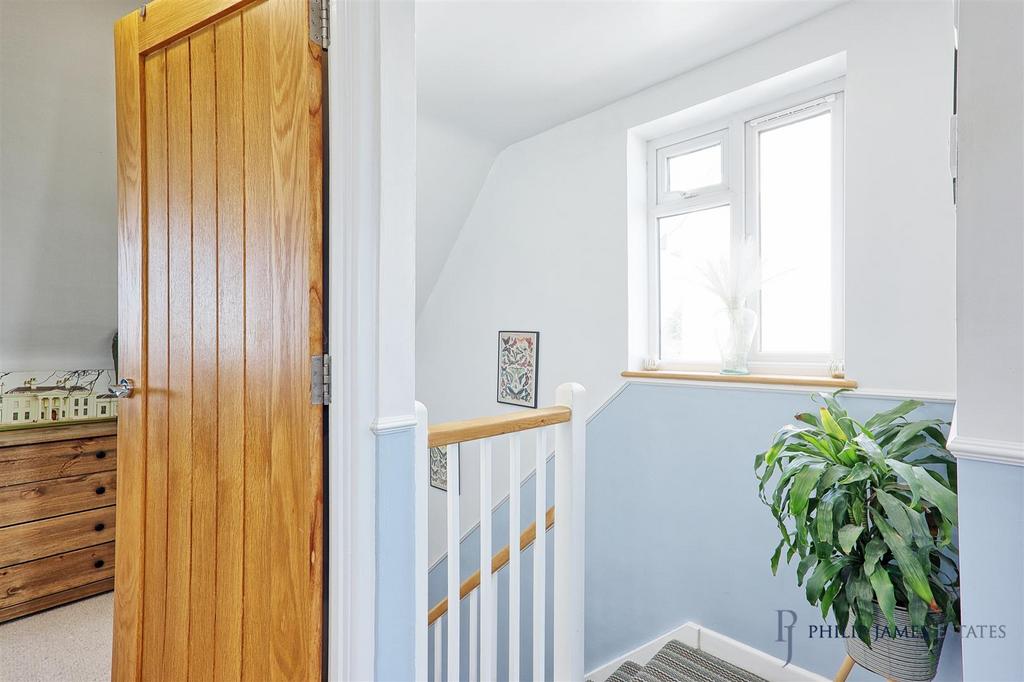 IMG 8325 6 7 easy HDR-interior3.jpg