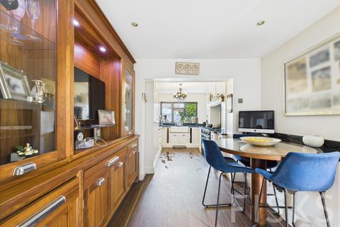 4 bedroom detached house for sale, Kennington Avenue, Benfleet, SS7