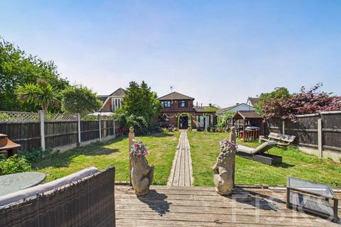 4 bedroom detached house for sale, Kennington Avenue, Benfleet, SS7