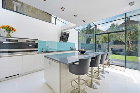 19 Reighton Road, London, E5 8SQ