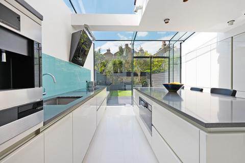 19 Reighton Road, London, E5 8SQ