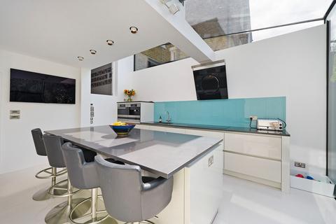 19 Reighton Road, London, E5 8SQ