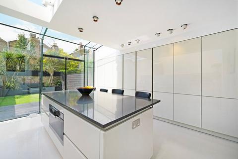 19 Reighton Road, London, E5 8SQ