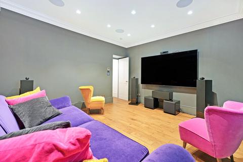 19 Reighton Road, London, E5 8SQ