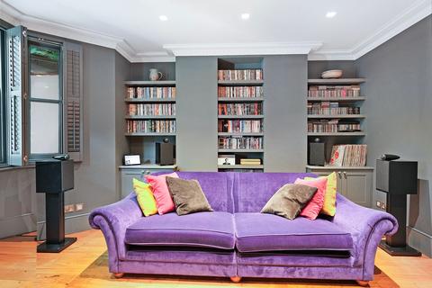 19 Reighton Road, London, E5 8SQ