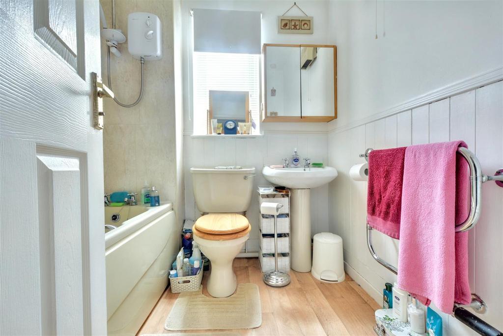 Bathroom 2.jpeg