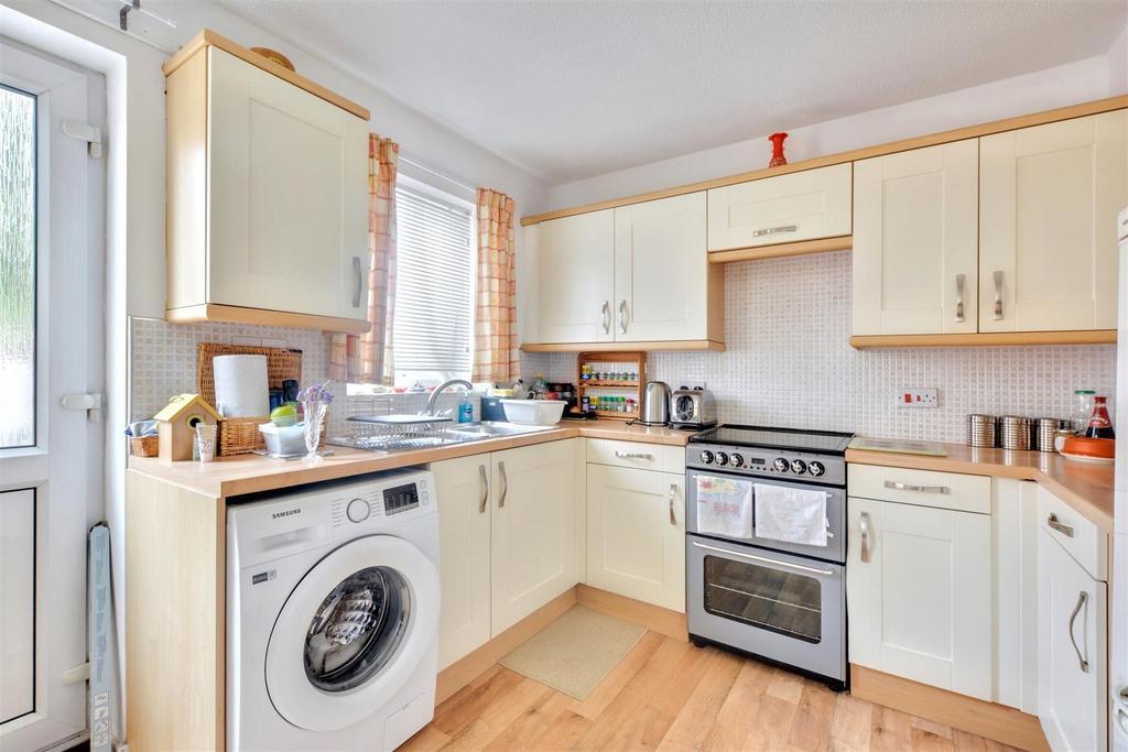 Kitchen 2.jpeg