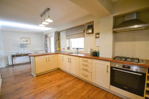 3 bedroom semi-detached house for sale, Orford Avenue, Radcliffe-On-Trent, Nottingham