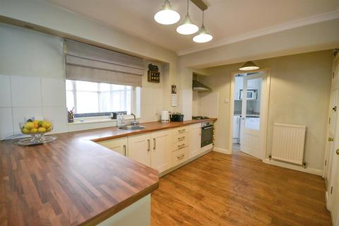 3 bedroom semi-detached house for sale, Orford Avenue, Radcliffe-On-Trent, Nottingham