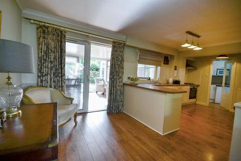 3 bedroom semi-detached house for sale, Orford Avenue, Radcliffe-On-Trent, Nottingham