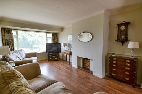 3 bedroom semi-detached house for sale, Orford Avenue, Radcliffe-On-Trent, Nottingham