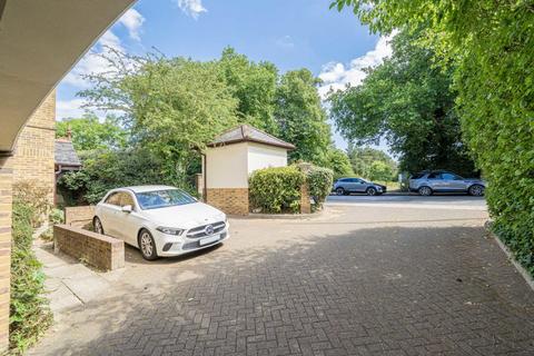 undefined, Kingston Road, Teddington TW11