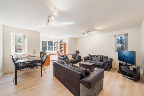 2 bedroom flat for sale, Pickard Close, Coltswood Court, N14