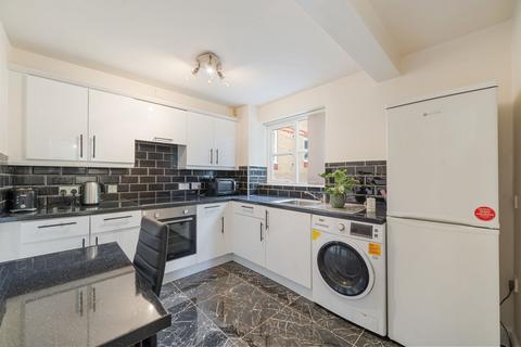 2 bedroom flat for sale, Pickard Close, Coltswood Court, N14