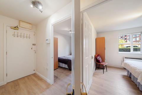 2 bedroom flat for sale, Pickard Close, Coltswood Court, N14