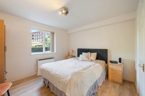 2 bedroom flat for sale, Pickard Close, Coltswood Court, N14