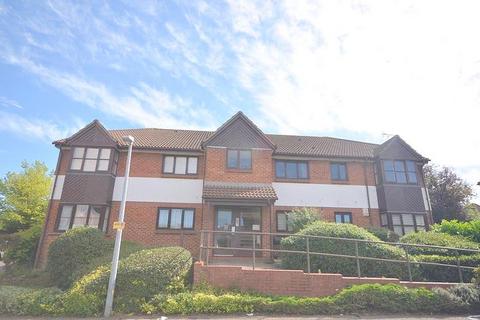 2 bedroom apartment to rent, Brimfield Road, Purfleet, RM19