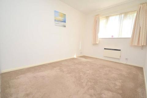 2 bedroom apartment to rent, Brimfield Road, Purfleet, RM19
