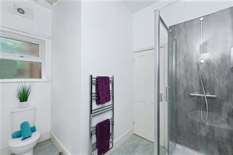 4 bedroom flat to rent, Foxhall Road, Nottingham, Nottinghamshire, NG7