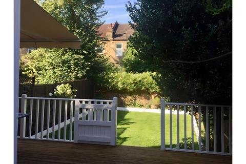 2 bedroom flat for sale, Manor Park, London, SE13