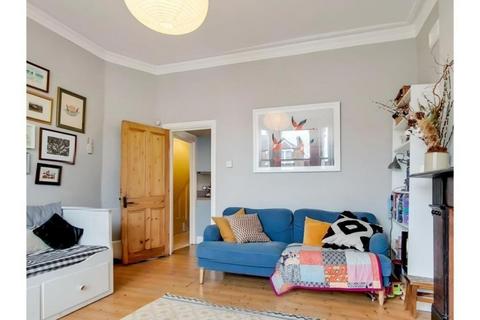 2 bedroom flat for sale, Manor Park, London, SE13