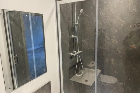 Studio to rent, Manor Lane, Shipley, BD18