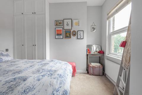 2 bedroom flat for sale, Rostella Road, Tooting, London, SW17