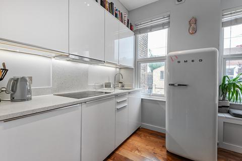 2 bedroom flat for sale, Rostella Road, Tooting, London, SW17