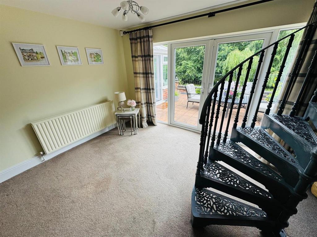 Lounge/dining room