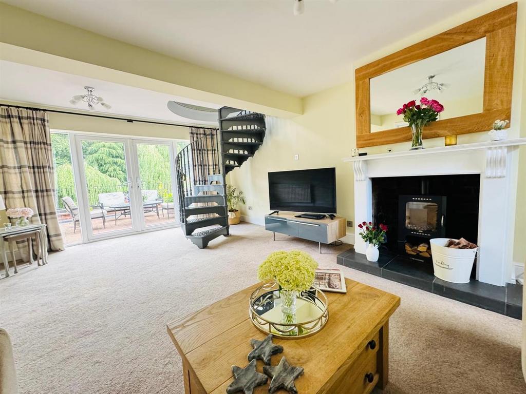Lounge/dining room
