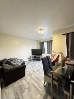 2 bedroom flat to rent, Uvedale Road, Dagenham RM10
