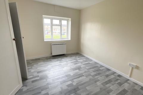 2 bedroom flat to rent, Uvedale Road, Dagenham RM10