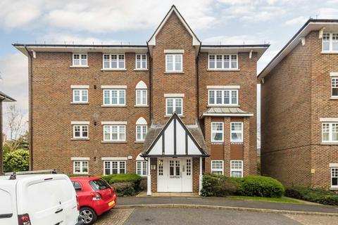 2 bedroom flat to rent, Fawcett Close, London SW16