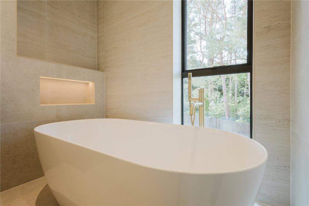 Main En Suite