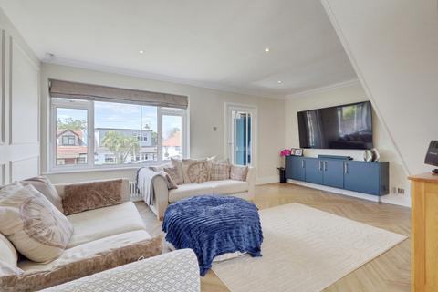 3 bedroom detached house for sale, Langford Crescent, Benfleet, SS7